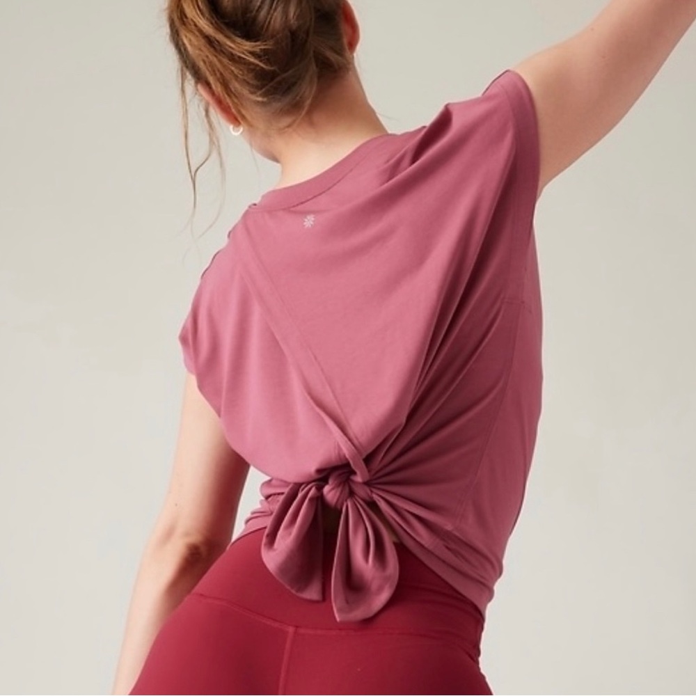 Athleta explore tee. Open back , S